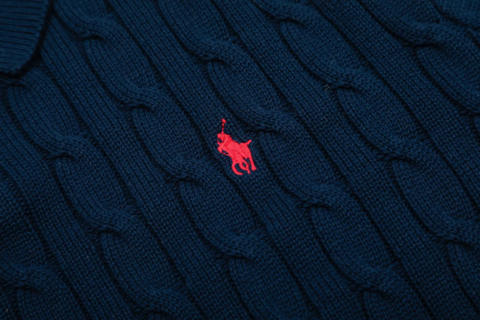 🅿️186 "Top quality" Style number: DS062# (not off the shelves all year round) [Ralph Lauren men's POLO lapel solid color pony embroidered logo knitted short sleeves] ✅Ralph Lauren Ralph Lauren classic basic lapel POLO men's all-season knitted short sleeves ✅Main supplier platform live broadcast Wholesale entity Replacement when out of stock Not off the shelf ✅ZP quality 1:1 version Scan the code to enter the GF website Counter quality ✅Details and quality are the only one in Guangzhou. Imported quality cotton yarn, focusing on high-end, cost-effective. Needless to say good quality. ✅The version restores the original version. The maximum size can be worn up to 200 pounds. Loose, comfortable and stress-free. ✅The upper body is simple and easy to match. A must-have for men. Good-looking clothes are never picky. A must-have for men's wardrobe. Size: S-XL. Color: Black, White, Gray, Khaki, Navy Blue, Gentleman's Lake Blue.